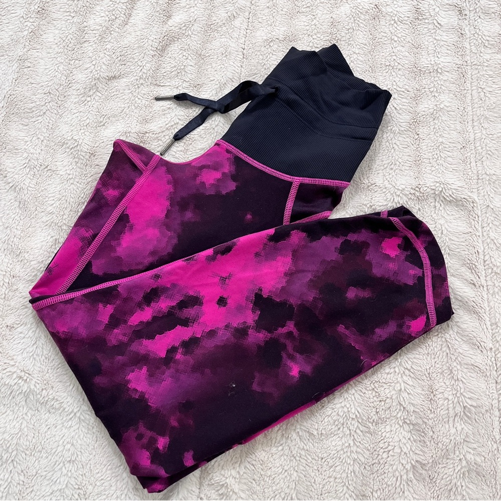 Lululemon pink smokey design capri pants